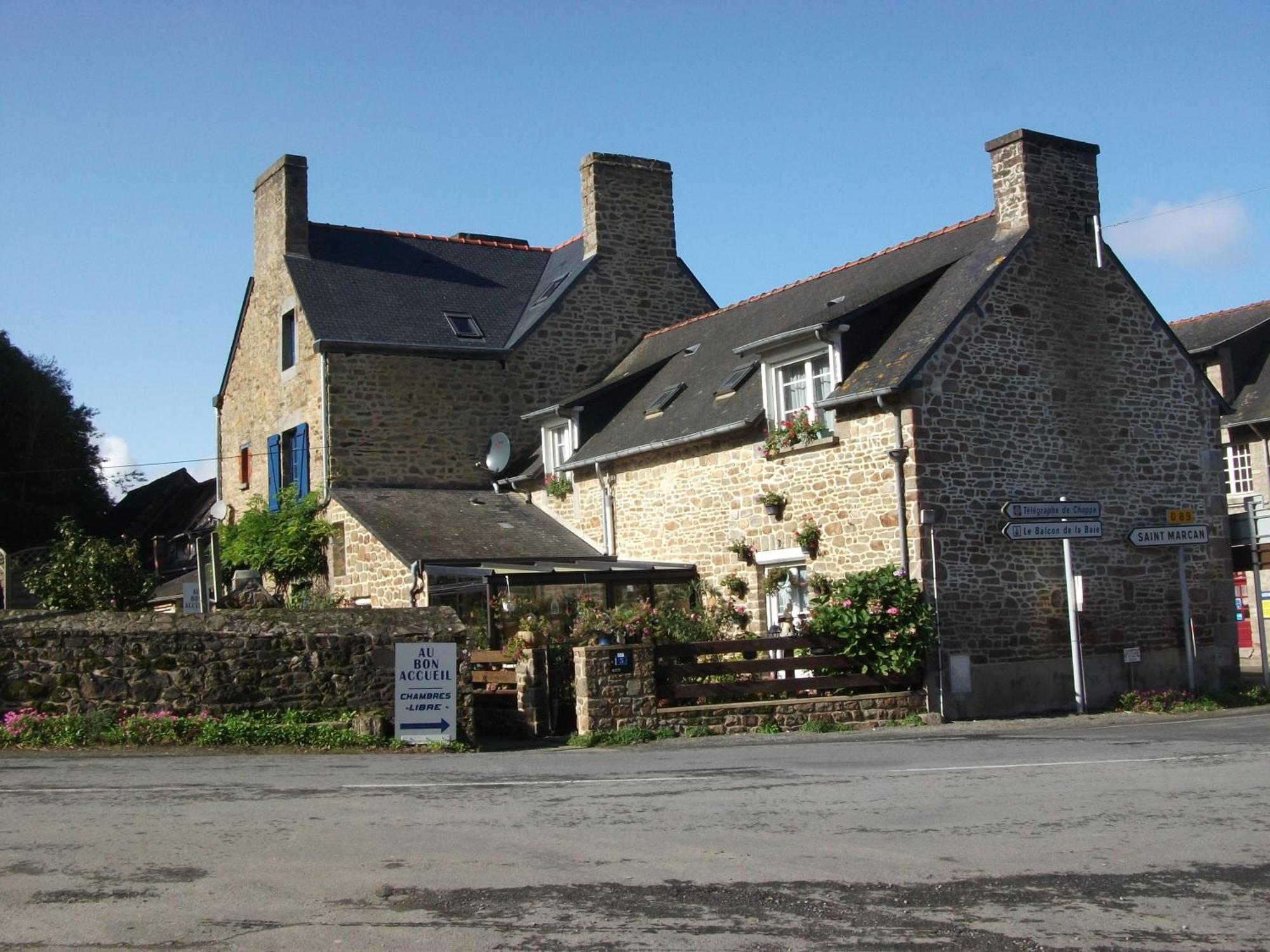 Bed and Breakfast Au Bon Accueil Saint-Marcan Exterior foto