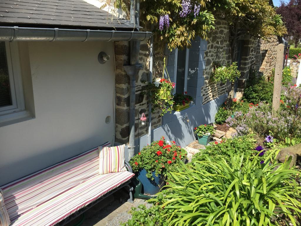 Bed and Breakfast Au Bon Accueil Saint-Marcan Exterior foto