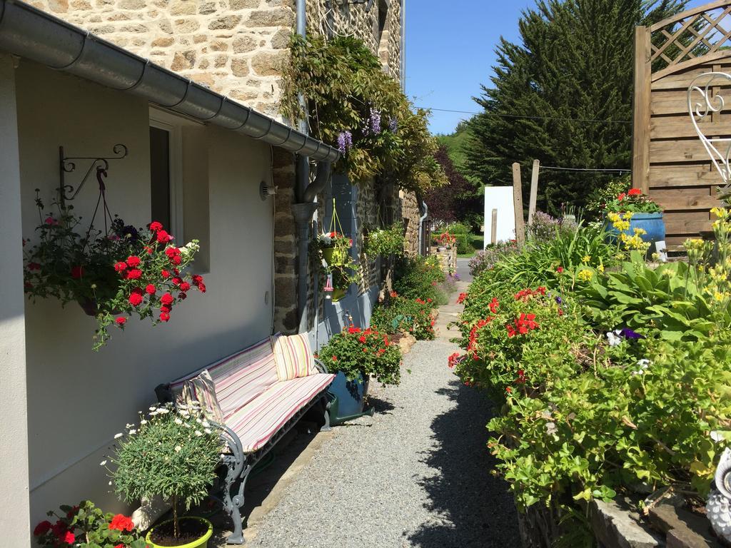 Bed and Breakfast Au Bon Accueil Saint-Marcan Exterior foto