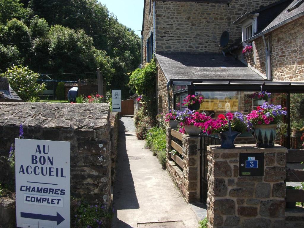 Bed and Breakfast Au Bon Accueil Saint-Marcan Exterior foto